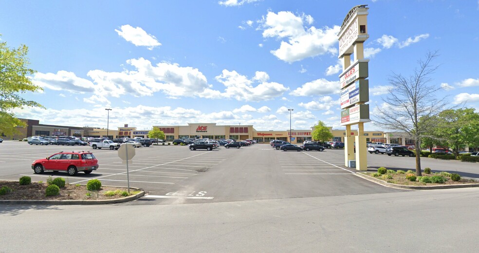 616-690 University Shopping Ctr, Richmond, KY for lease - Building Photo - Image 1 of 10