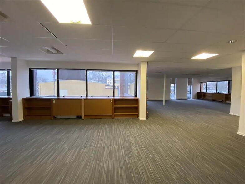 Office in Ivry-sur-Seine for lease - Building Photo - Image 3 of 9