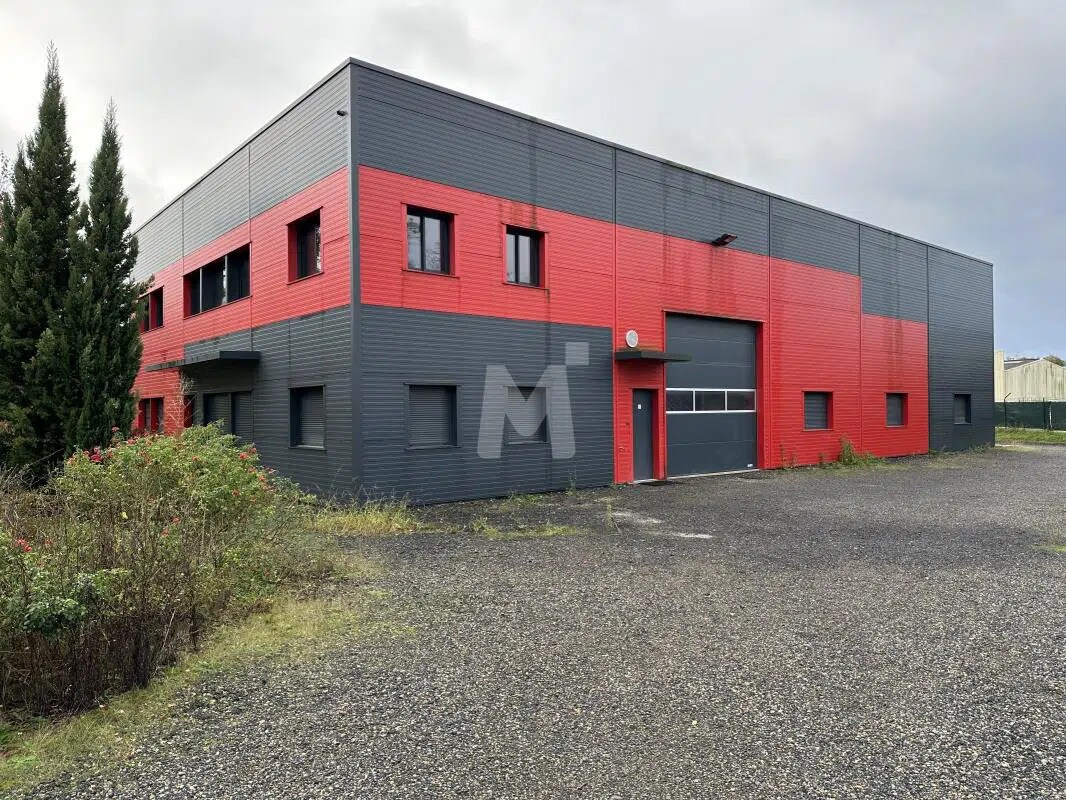 Office in Dourdan for lease Building Photo- Image 1 of 14