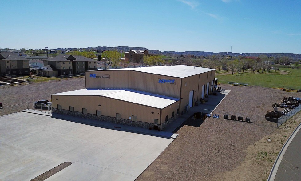 123 W Oregon Ln, Glendive, MT for sale - Building Photo - Image 1 of 1