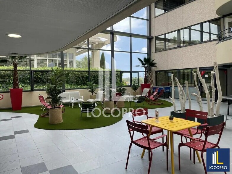 Office in Valbonne for lease - Building Photo - Image 3 of 9