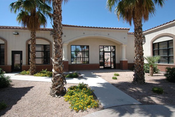 428 S Gilbert Rd, Gilbert, AZ for lease - Building Photo - Image 2 of 9
