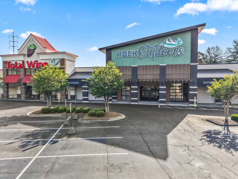 551-563 S Stratford Rd, Winston-Salem, NC for lease - Building Photo - Image 2 of 9