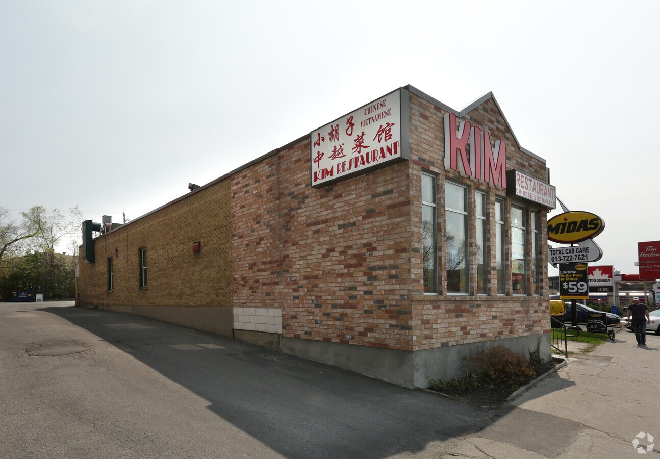 1766 Carling Ave, Ottawa, ON K2A 1E1