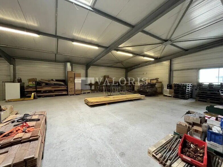 Flex in Marcilly-d'Azergues for lease - Interior Photo - Image 3 of 9