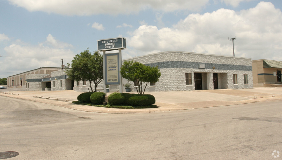 4287-4307 Centergate St, San Antonio, TX for lease - Building Photo - Image 2 of 5