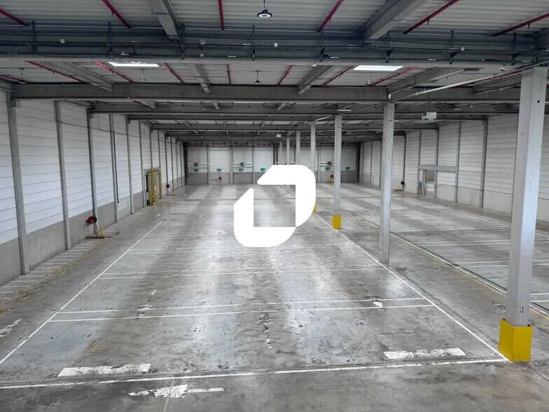 Industrial in Lauwin-Planque for lease - Building Photo - Image 3 of 9