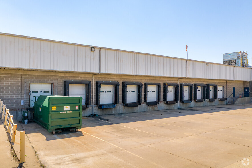 350 Garden Acres Dr, Fort Worth, TX for lease - Building Photo - Image 3 of 8