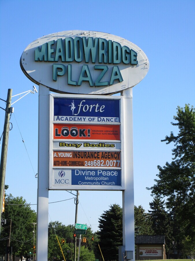 1400 Scott Lake Rd, Waterford, MI 48328 802sf2200 10SF Payment