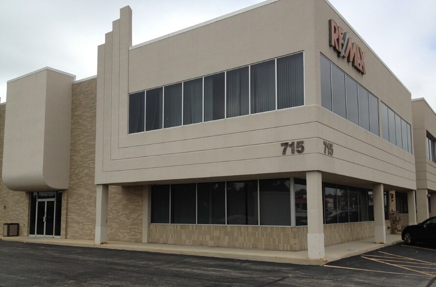 715 W Lake St, Addison, IL for lease - Building Photo - Image 3 of 19