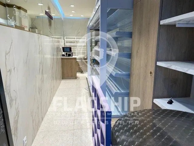 Retail in Paris for lease - Interior Photo - Image 1 of 4