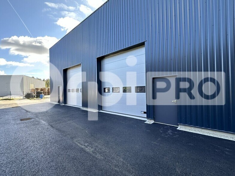Flex in Salaunes for lease - Building Photo - Image 1 of 6