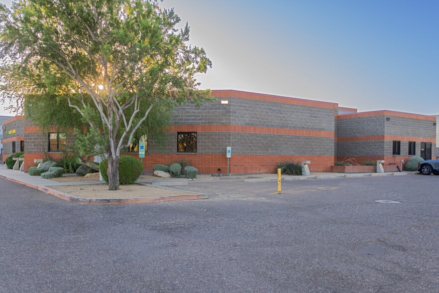 7678 E Greenway Rd, Scottsdale, AZ for lease - Building Photo - Image 1 of 4