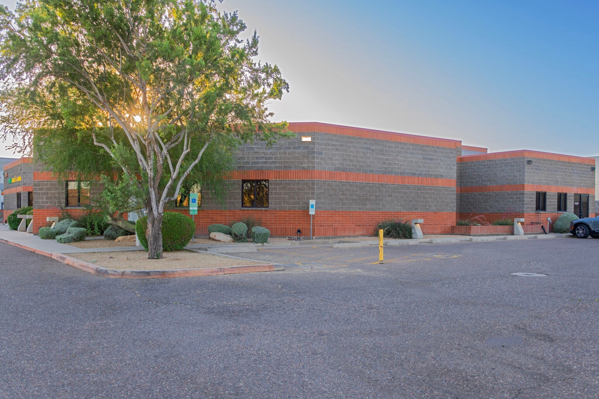 7678 E Greenway Rd, Scottsdale, AZ for lease Primary Photo- Image 1 of 11