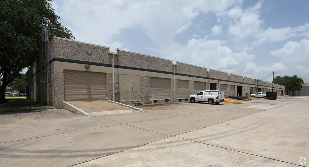 4544 S Pinemont Dr, Houston, TX for lease - Building Photo - Image 3 of 7