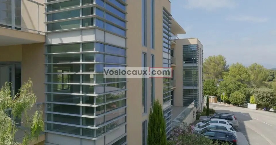 Location Bureaux 236 m² - Photo 1