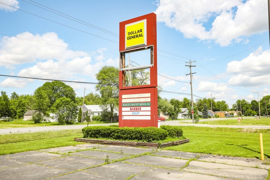 5238-5246 Lapeer Rd, Burton, MI for lease - Building Photo - Image 3 of 7