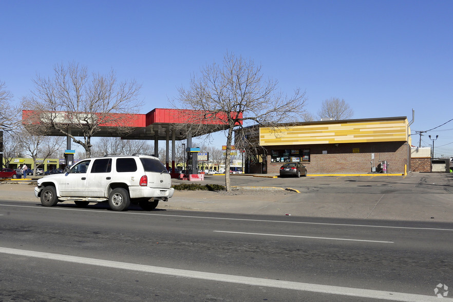 2084 S Federal Blvd, Denver, CO for lease - Primary Photo - Image 1 of 13