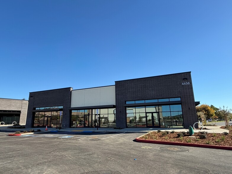 Latrobe Rd, El Dorado Hills, CA for lease - Building Photo - Image 3 of 4