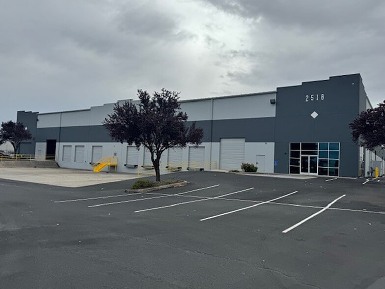 2518 Boeing Way, Stockton, CA for lease - Building Photo - Image 1 of 9