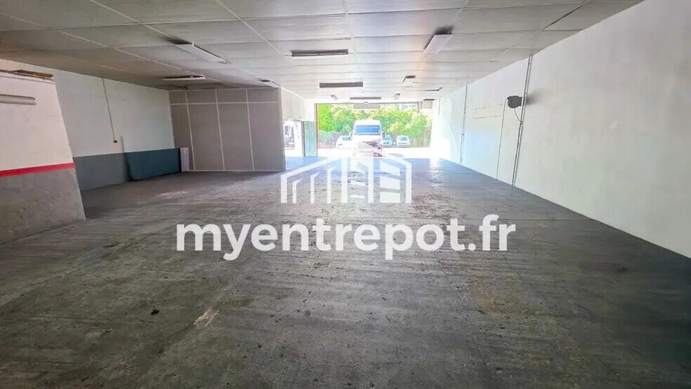 Flex in Gémenos for lease - Building Photo - Image 1 of 7