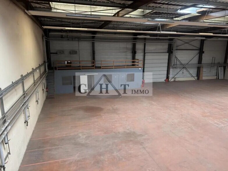 Industrial in Cergy for lease - Interior Photo - Image 3 of 16