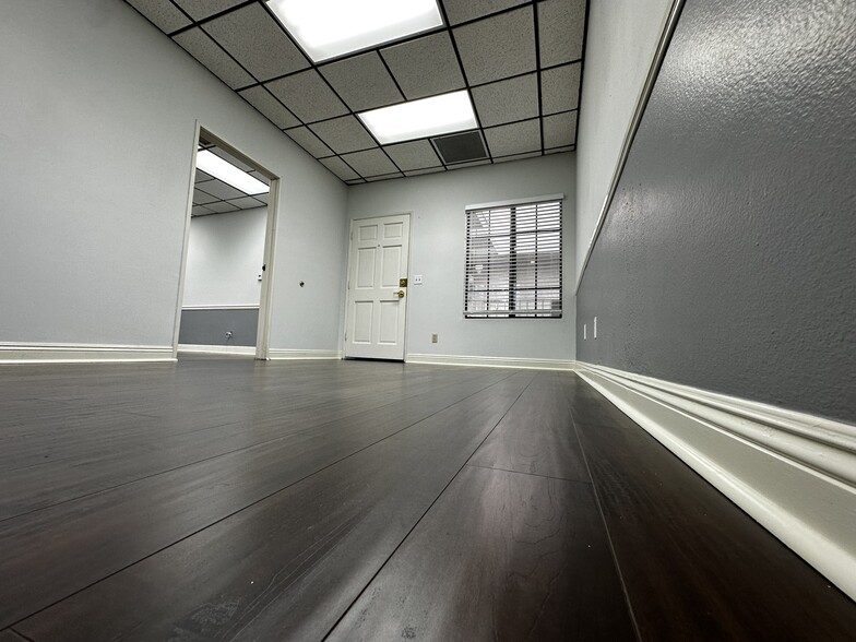 370 W Grand Blvd, Corona, CA for lease - Interior Photo - Image 2 of 7