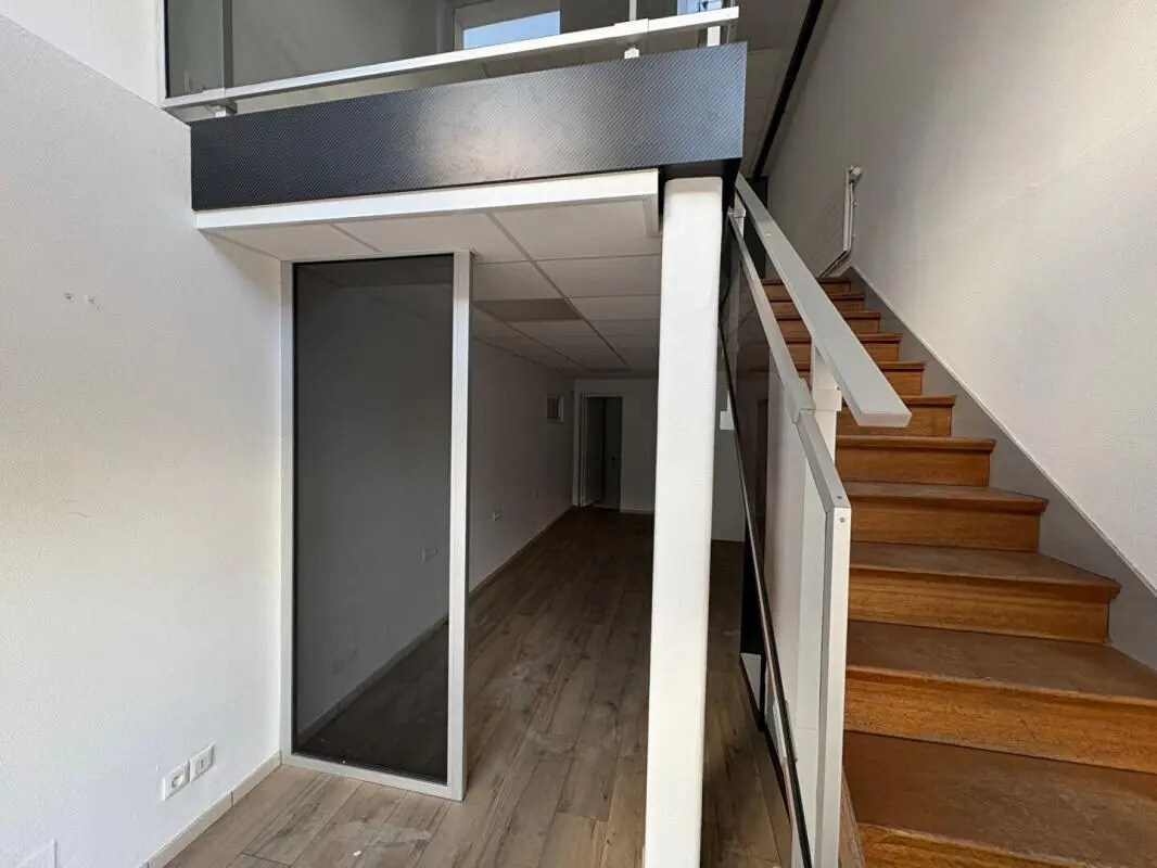 Retail in Bolbec for sale Interior Photo- Image 1 of 9