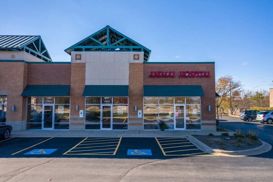 7000-7012 Huntley Rd, Carpentersville, IL for lease - Building Photo - Image 3 of 3