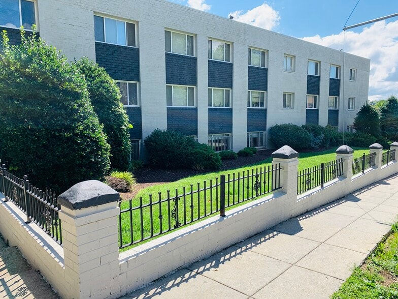 3030 30th St SE, Washington, DC for sale - Building Photo - Image 3 of 6