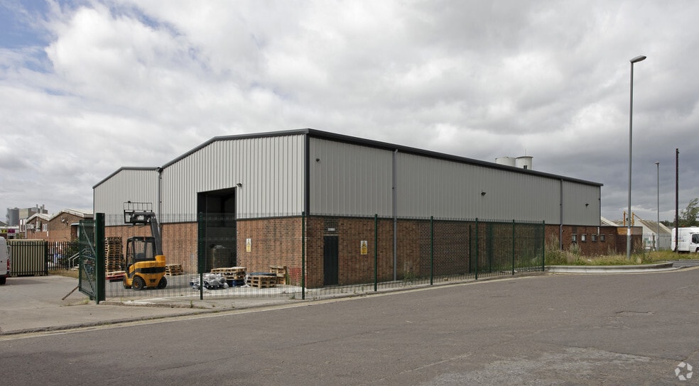 Cross Green Vale, Leeds for sale - Primary Photo - Image 1 of 1