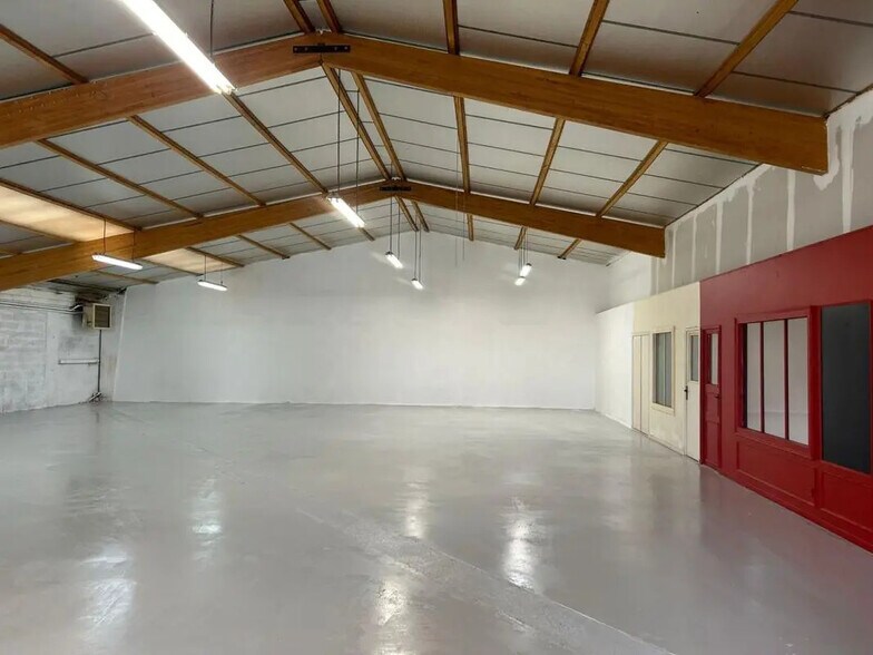 Industrial in Bouguenais for lease - Interior Photo - Image 2 of 5
