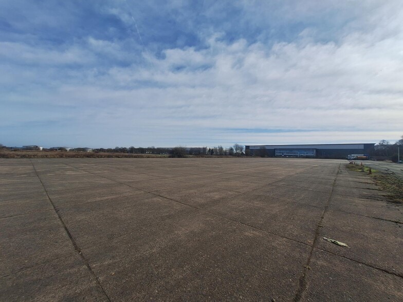 Hooton Park, Ellesmere Port for lease - Building Photo - Image 3 of 5