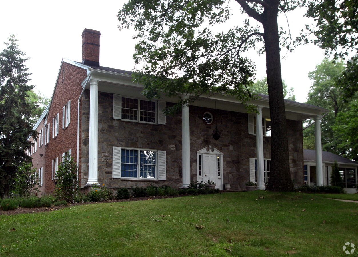 3141 Bordentown Ave, Parlin, NJ 08859