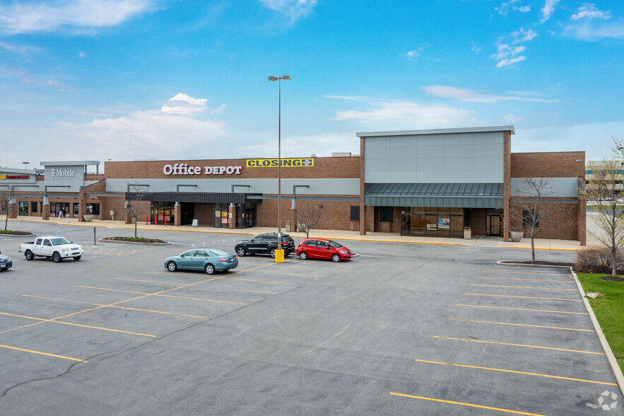 16005-16125 W Bluemound Rd, Brookfield, WI for sale - Building Photo - Image 3 of 6