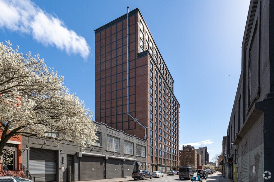 425 W 18th St, New York, NY for lease - Building Photo - Image 2 of 2