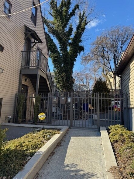 145 Westervelt Ave, Staten Island, NY for sale - Building Photo - Image 3 of 33