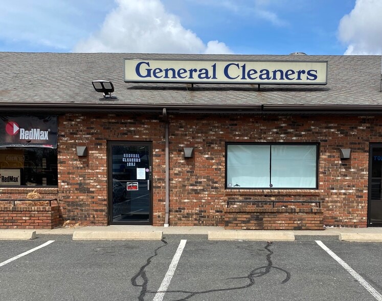 126 Northampton St, Easthampton, MA 01027