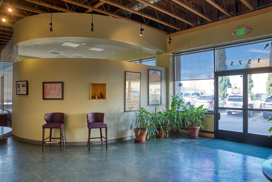 1575 E Francisco Blvd, San Rafael, CA for lease - Building Photo - Image 2 of 6