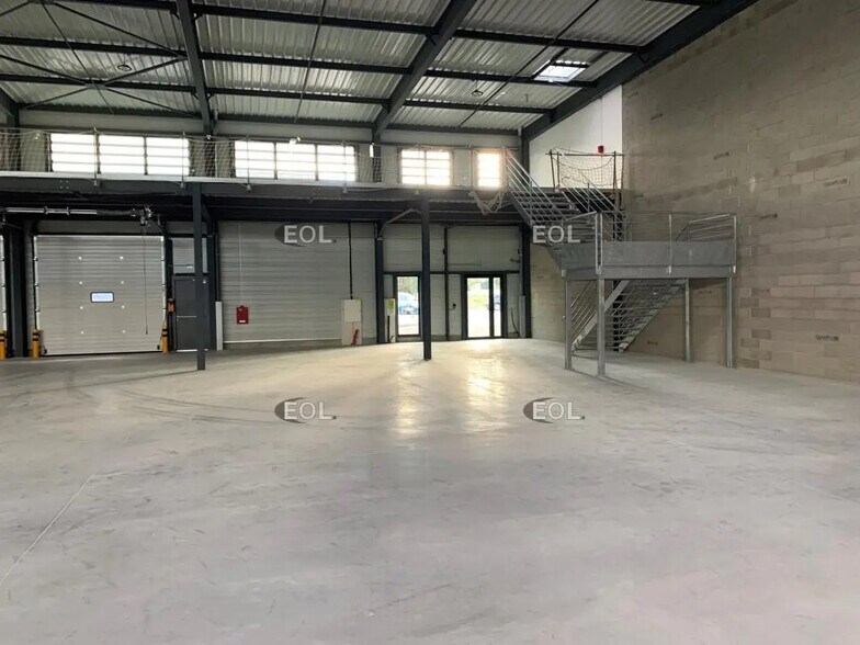 Flex in Vedène for lease - Interior Photo - Image 2 of 3