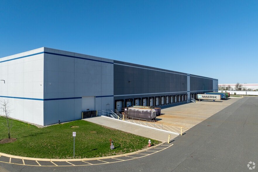 85 Stults Rd, Dayton, NJ for lease - Building Photo - Image 2 of 6