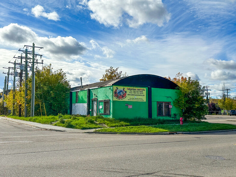 Fort McMurray Shopping Centre portfolio of 2 properties for sale on LoopNet.com - Primary Photo - Image 1 of 1