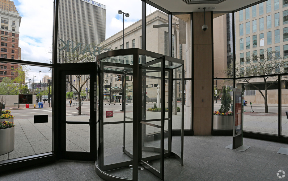 201 E 5th St, Cincinnati, OH for lease - Lobby - Image 1 of 4