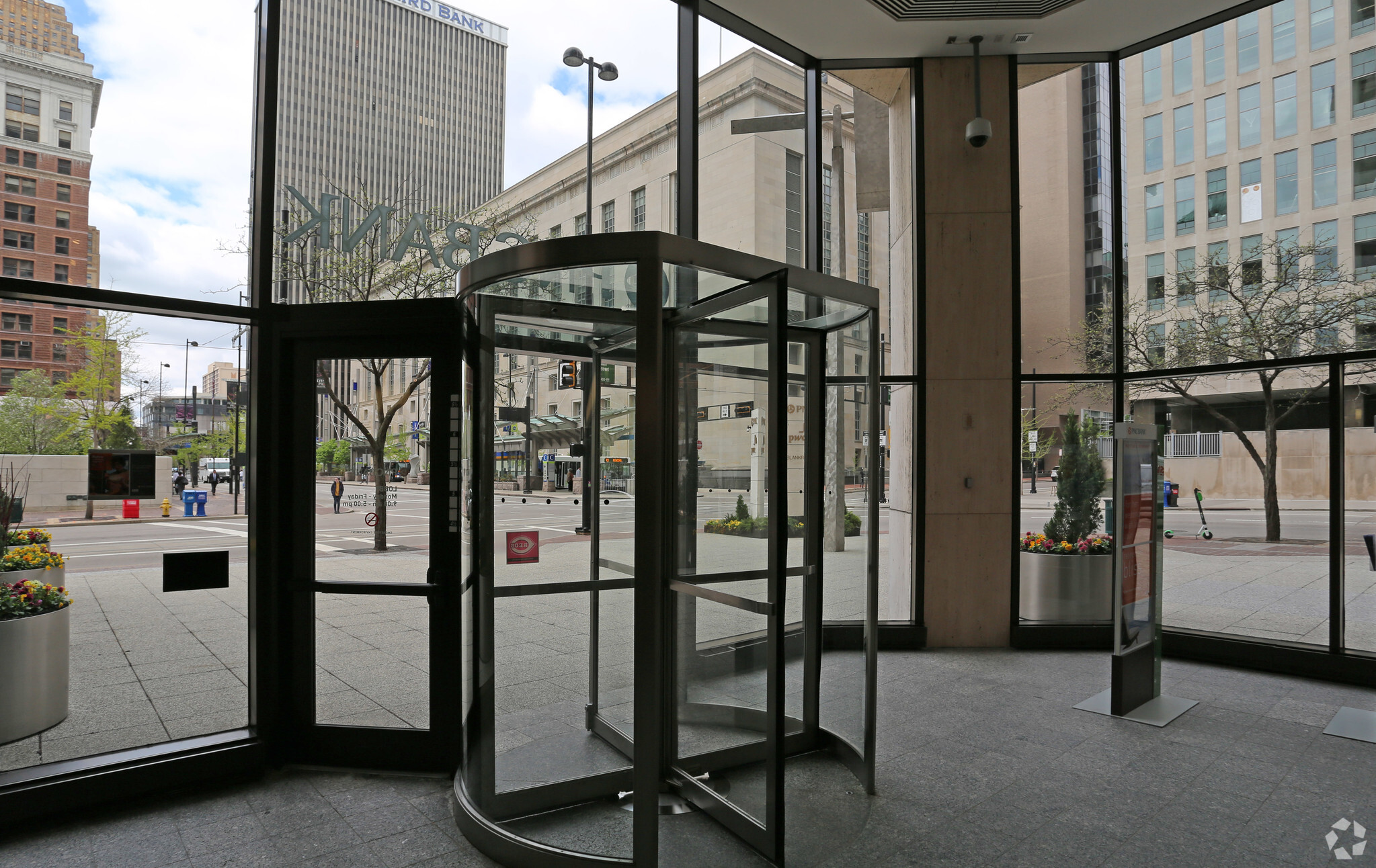 201 E 5th St, Cincinnati, OH for lease Lobby- Image 1 of 5