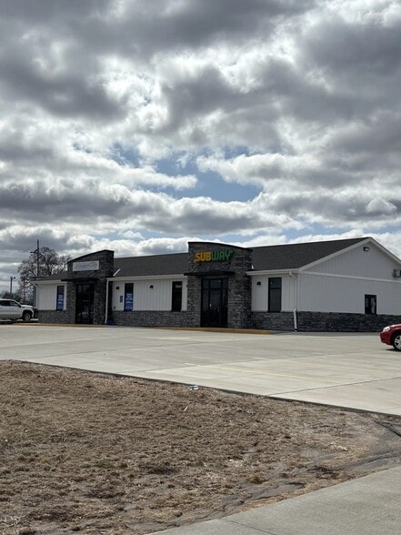 19 Gage Ave NE, Madelia, MN for lease - Primary Photo - Image 1 of 5