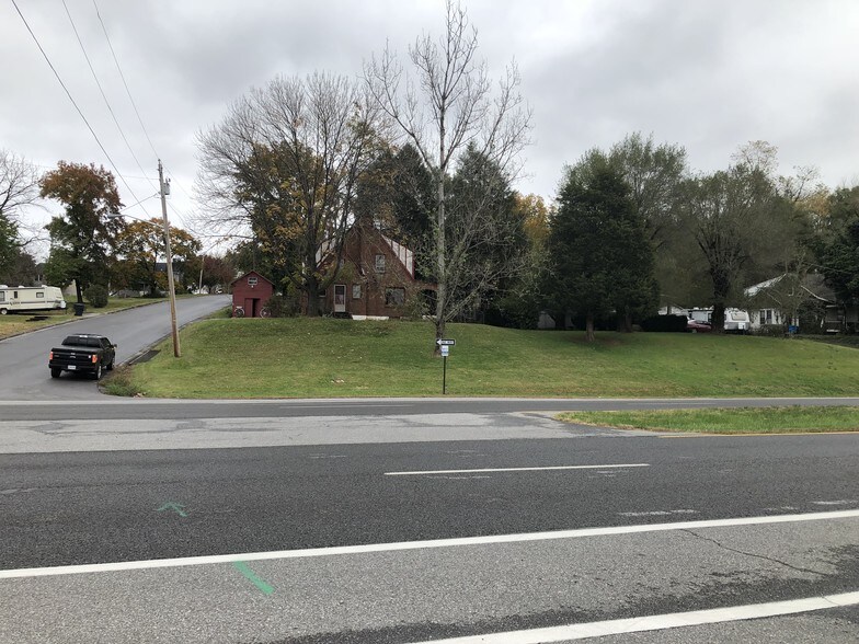 2115 Peters Creek Rd NW, Roanoke, VA 24017