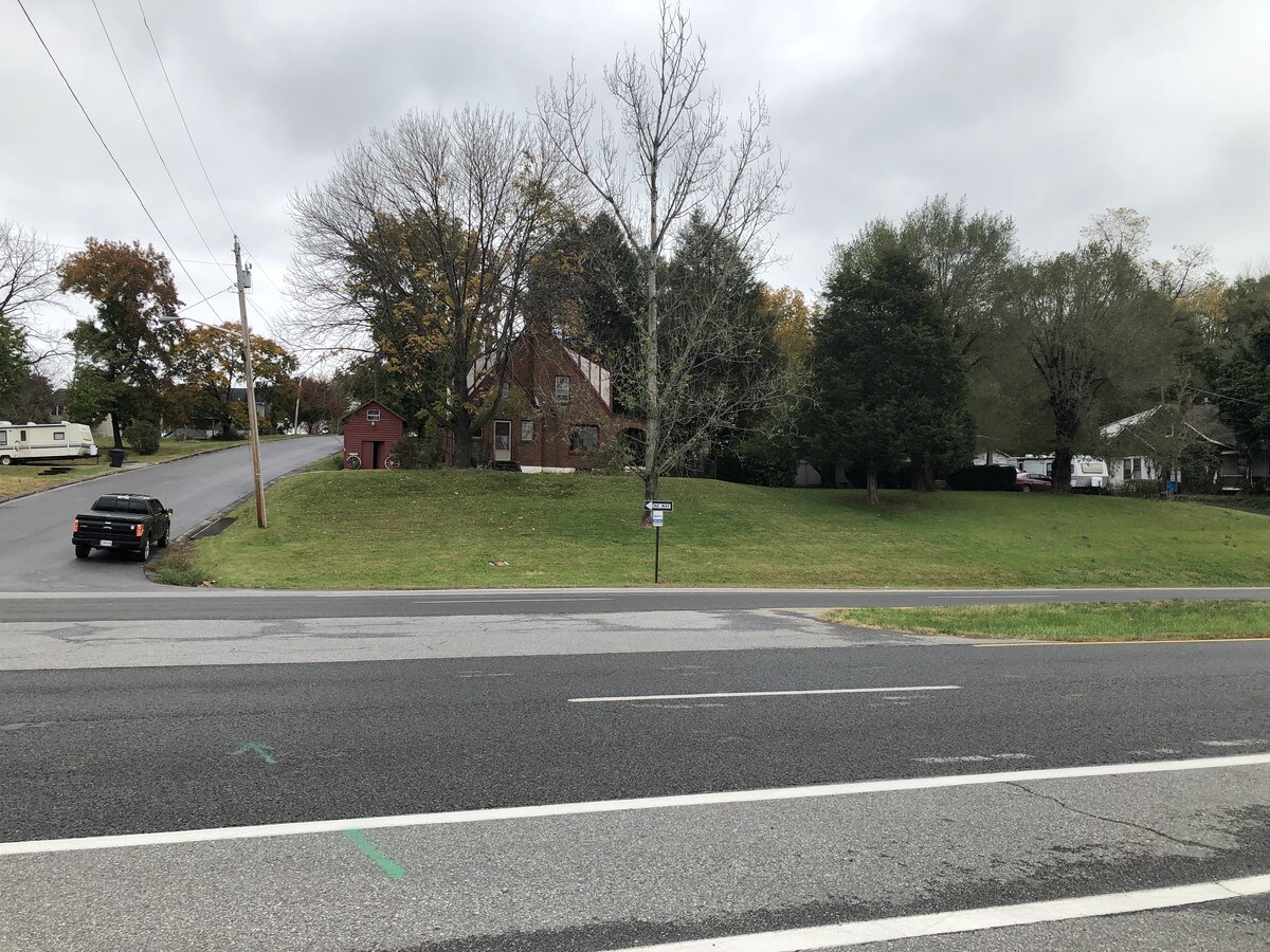 2115 Peters Creek Rd NW, Roanoke, VA 24017