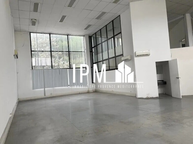 Flex in Gémenos for lease - Building Photo - Image 1 of 10