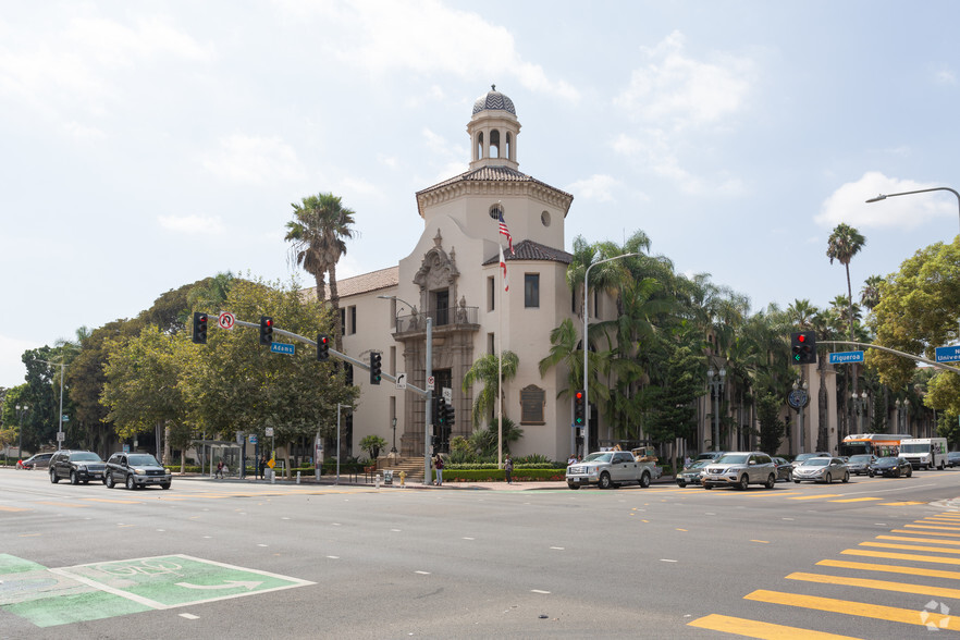 2601 S Figueroa St, Los Angeles, CA for lease - Primary Photo - Image 1 of 9