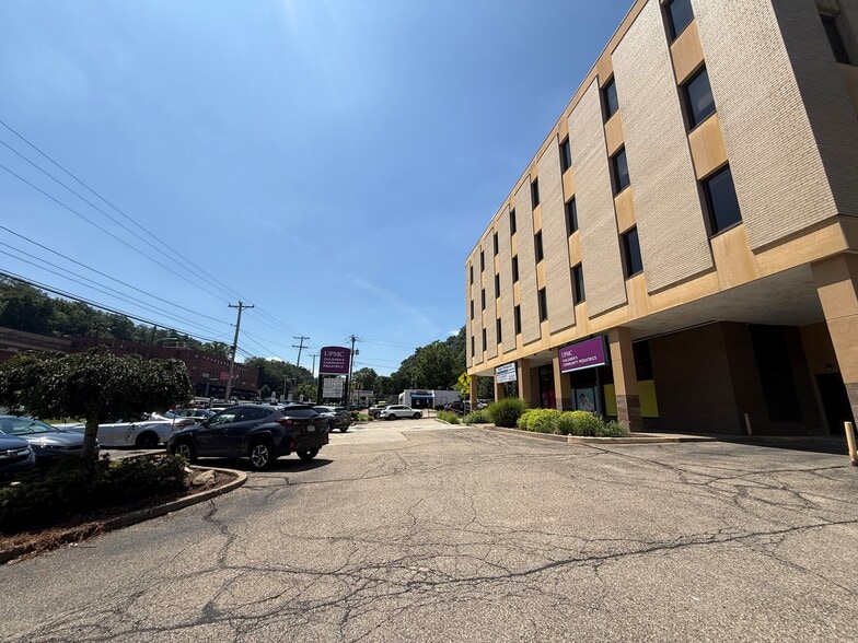 305 Mt Lebanon Blvd, Pittsburgh, PA for lease - Building Photo - Image 1 of 3